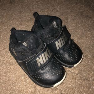 Toddler Nike shoes size 7 in good condition